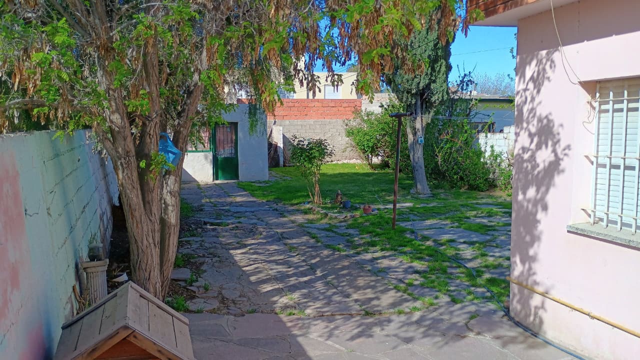 Casa 3 dorm. – Pellegrini 806 (Trelew) – foto 2